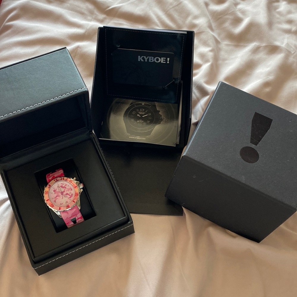 Pink camo watch